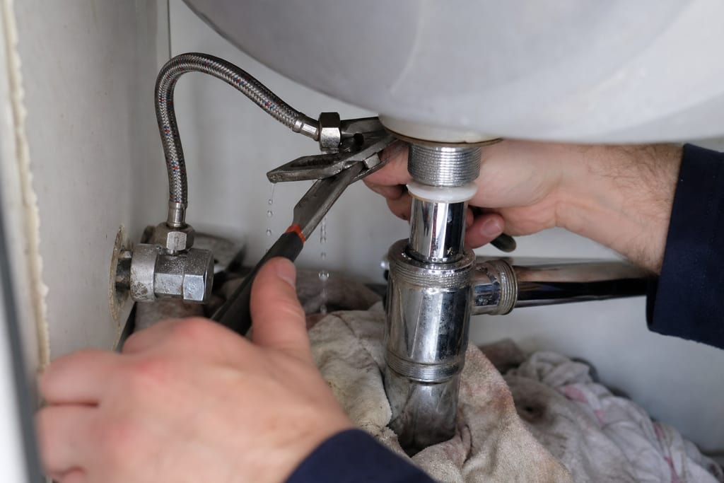 pince stoppe fuite flexible sous lavabo